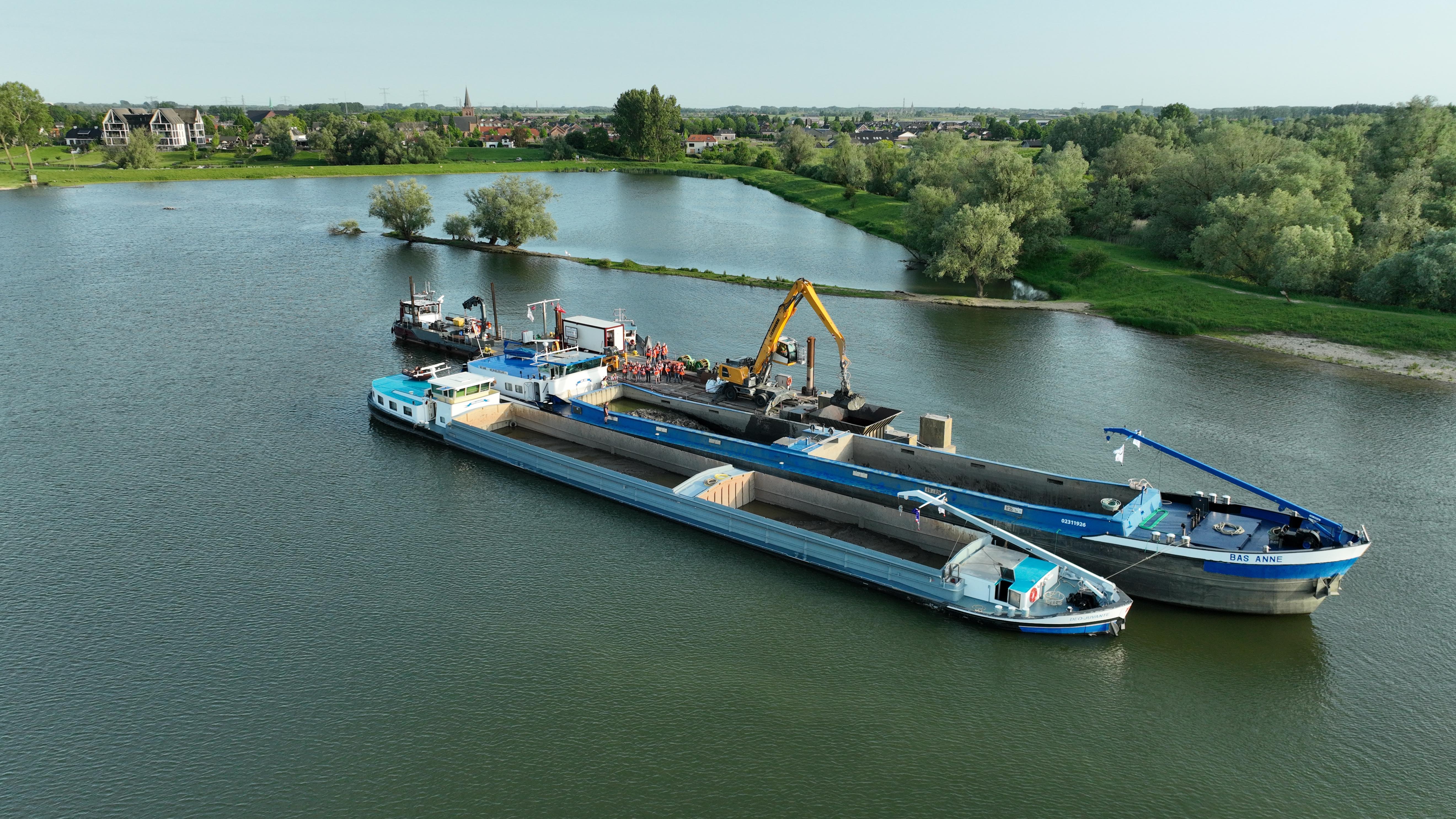 Werkschip Maneswaard tijdens excursie omwonenden